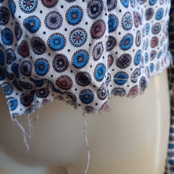 Vintage Women's Medium Granny Top 1960's Blouse Geometric Medallions Cutoff Hem - Picture 3 of 9